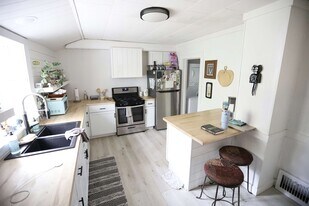 826 Pennoyer Ave in Grand Haven, MI - Building Photo