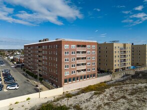Riviera Towers in Long Beach, NY - Building Photo - Building Photo