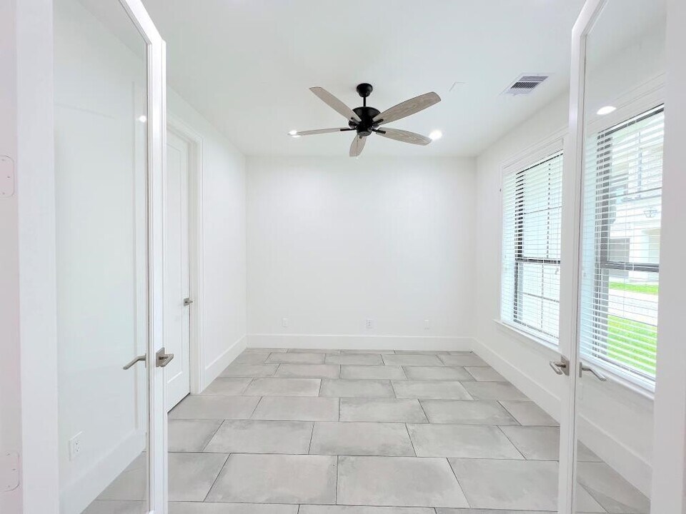 2120 Blalock Rd in Houston, TX - Building Photo