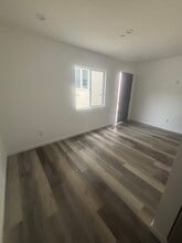 3006 S Palm Grove Ave, Unit Rear Unit 3 in Los Angeles, CA - Foto de edificio - Building Photo