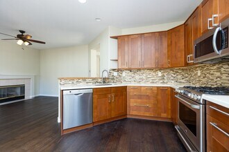 9574 Capricorn Way in San Diego, CA - Building Photo - Building Photo