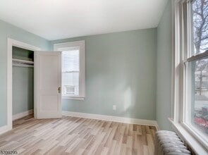 258 Amherst St, Unit 2nd Floor Rental Unit in East Orange, NJ - Building Photo - Building Photo