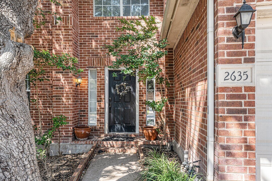 2635 Lakehills St in San Antonio, TX - Foto de edificio