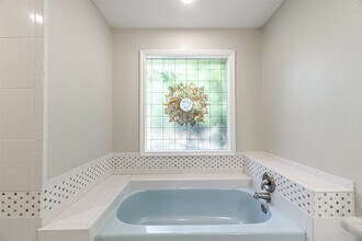 102 Butlers Ct in Conroe, TX - Building Photo - Building Photo