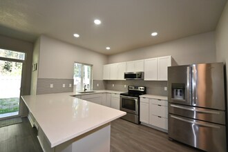5659 NE Canard Dr in Hillsboro, OR - Building Photo - Building Photo