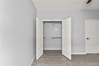 11018 N 33rd Ln in McAllen, TX - Foto de edificio - Building Photo