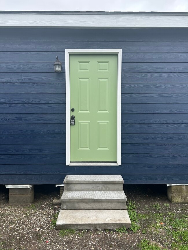 1818 Brown Ave in Harvey, LA - Foto de edificio - Building Photo