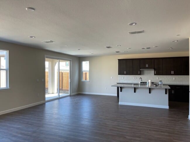 1141 Dominique Dr in Tracy, CA - Building Photo - Building Photo