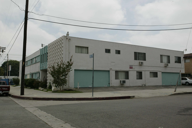 7221 Allott Ave in Van Nuys, CA - Building Photo - Building Photo