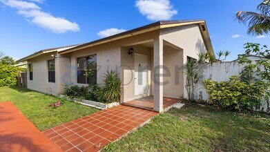 16110 SW 300th St in Homestead, FL - Building Photo - Building Photo