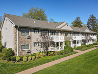 Fairfield At Hauppauge in Hauppauge, NY - Foto de edificio - Building Photo