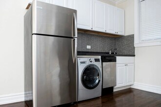 1056 W Lill Ave in Chicago, IL - Building Photo - Building Photo