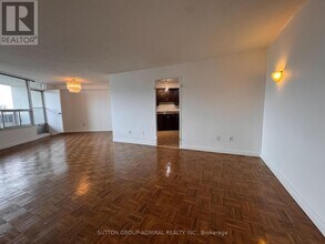 5 Shady Golfway in Toronto, ON - Building Photo - Building Photo