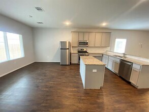 220 Timber Brook Dr in Hutto, TX - Building Photo - Building Photo