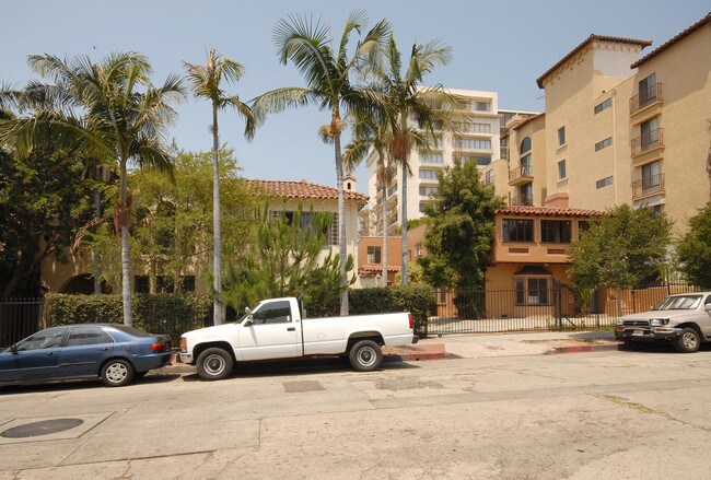 1813-1817 Grace Ave in Los Angeles, CA - Building Photo - Building Photo