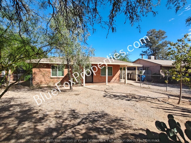 property at 907 E Weymouth St