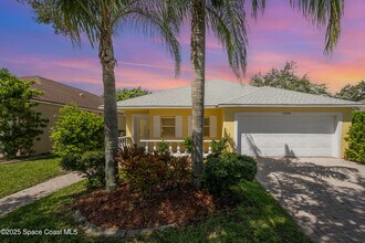 4920 Somerville Dr in Rockledge, FL - Foto de edificio - Building Photo