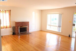 15884 Connolly Ave in San Lorenzo, CA - Building Photo