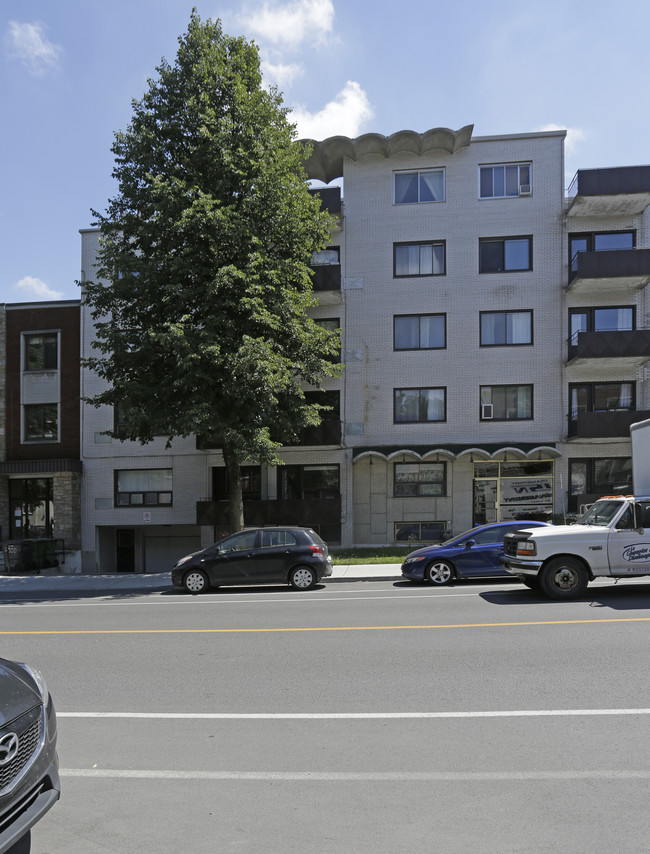 2960 Édouard-Montpetit in Montréal, QC - Building Photo - Building Photo