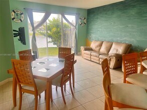 11336 NW 47th Ln in Doral, FL - Building Photo - Building Photo