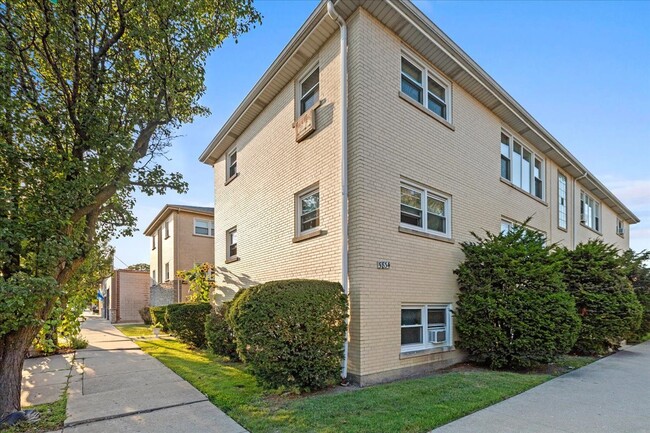 property at 5834 W Montrose Ave