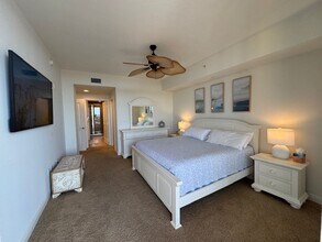 5781 Cape Harbour Dr in Cape Coral, FL - Building Photo - Building Photo