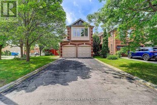3246 Fanleaf Dr in Mississauga, ON - Building Photo