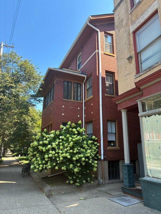 property at 1445 S 2nd St