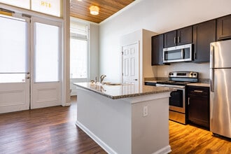 Lofts at Poplar Pointe in Macon, GA - Building Photo - Interior Photo