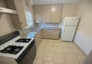 519 Linwood Ave, Unit A in Monrovia, CA - Foto de edificio - Building Photo