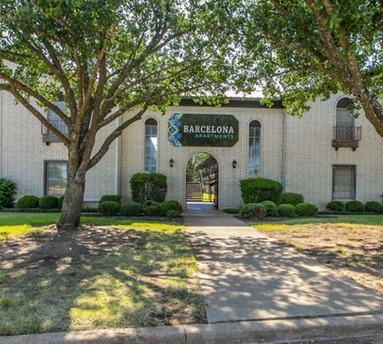 Barcelona Apartments in McGregor, TX - Building Photo