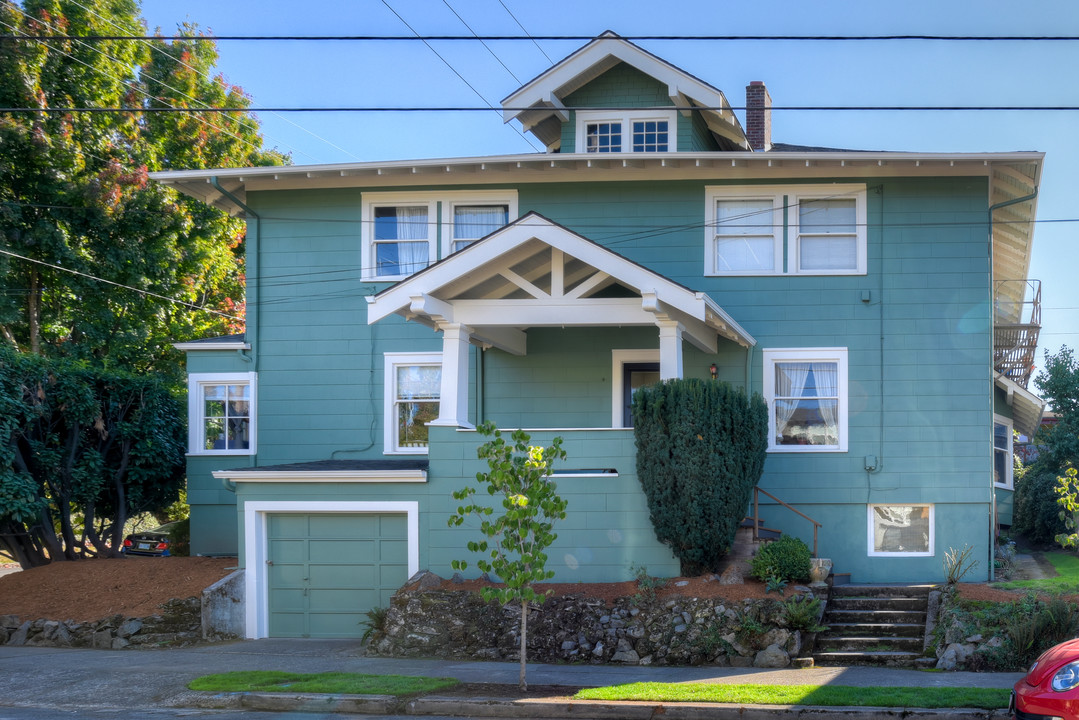 2634 SE Yamhill St in Portland, OR - Building Photo