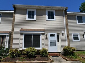 407 Hill Meadow Dr in Virginia Beach, VA - Building Photo - Building Photo