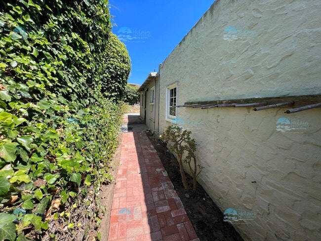 304 N Rios Ave