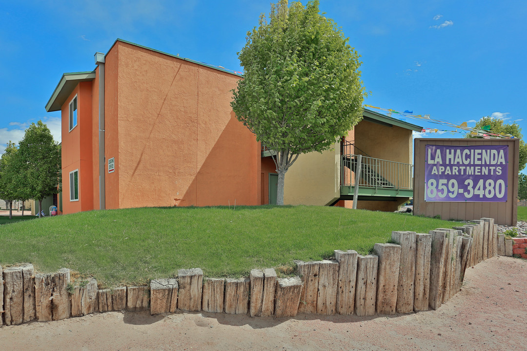 La Hacienda Apartments in El Paso, TX - Building Photo