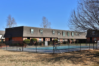 Barkley Townhouse Apartments in Norman, OK - Foto de edificio - Building Photo