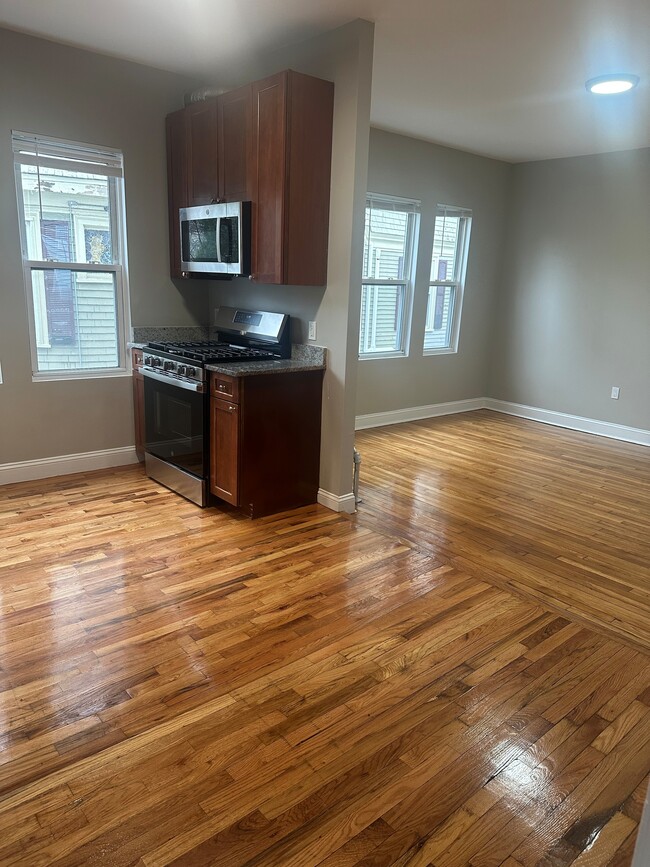 11 Abbotsford St, Unit 1 in Boston, MA - Foto de edificio - Building Photo
