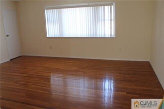 172 Evergreen Rd-Unit -21B in Edison, NJ - Foto de edificio - Building Photo