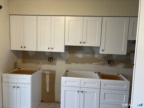 6 Bouton St E in Stamford, CT - Building Photo - Building Photo