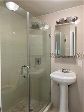 918 NE 15th Ave, Unit 2 in Fort Lauderdale, FL - Building Photo - Building Photo