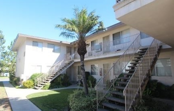 8332 Alameda St in Downey, CA - Foto de edificio