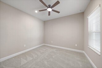 2329 Blue Mahoe Ln in Sarasota, FL - Building Photo - Building Photo