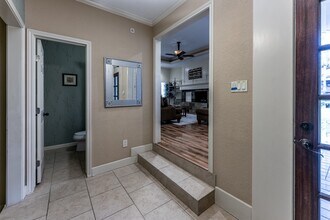 422 River Oaks Dr in Huntsville, TX - Building Photo - Building Photo