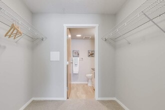 Lindgren Manor in Kelowna, BC - Building Photo - Building Photo