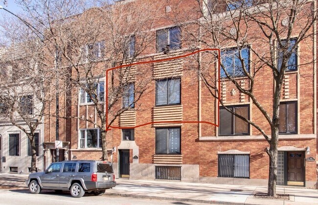 property at 857 N La Salle Dr