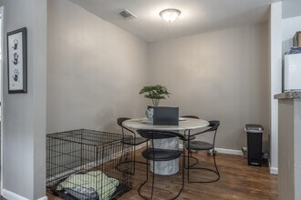 Sycamore Condos in Huntsville, TX - Building Photo - Interior Photo