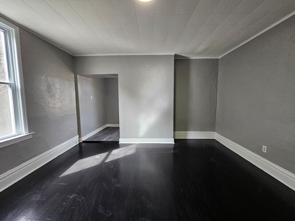 235 Spencer Ave in Pittsburgh, PA - Building Photo