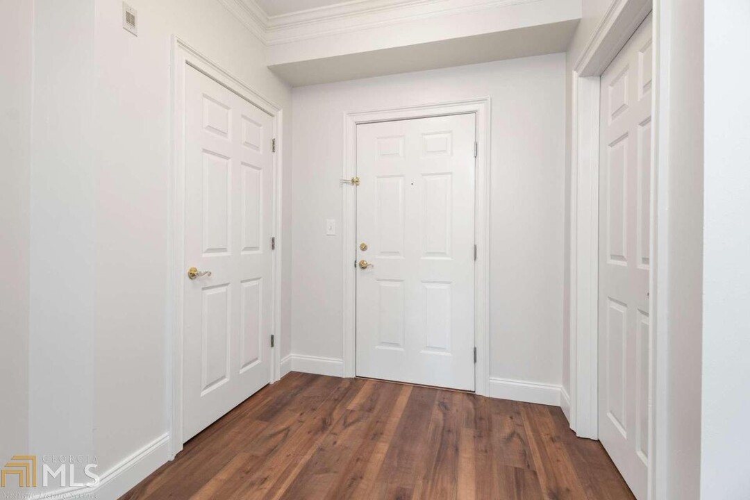 3275 Lenox Rd NE in Atlanta, GA - Building Photo