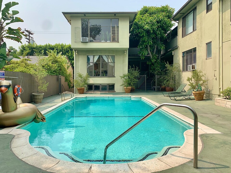1227 N Harper Ave in West Hollywood, CA - Building Photo