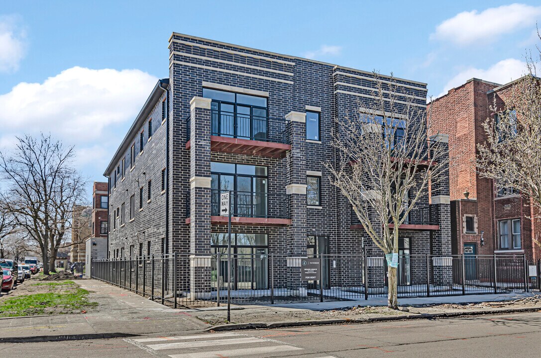 623 E 60th St in Chicago, IL - Building Photo